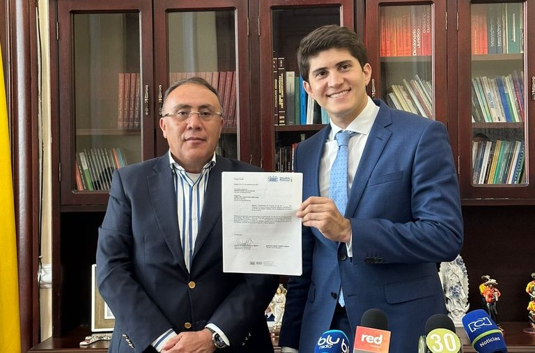 Wadith Manzur presenta proyecto de ley para eliminar impuestos asociados a la gasolina y reducir su costo