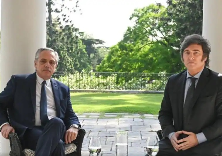 Inicia transición política en Argentina