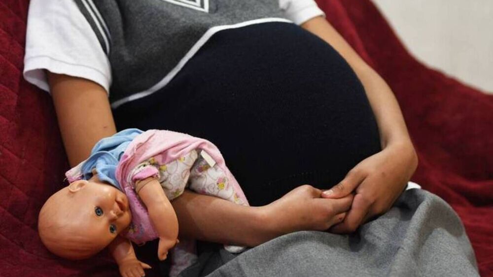 Habría accedido a su hija, está embarazada