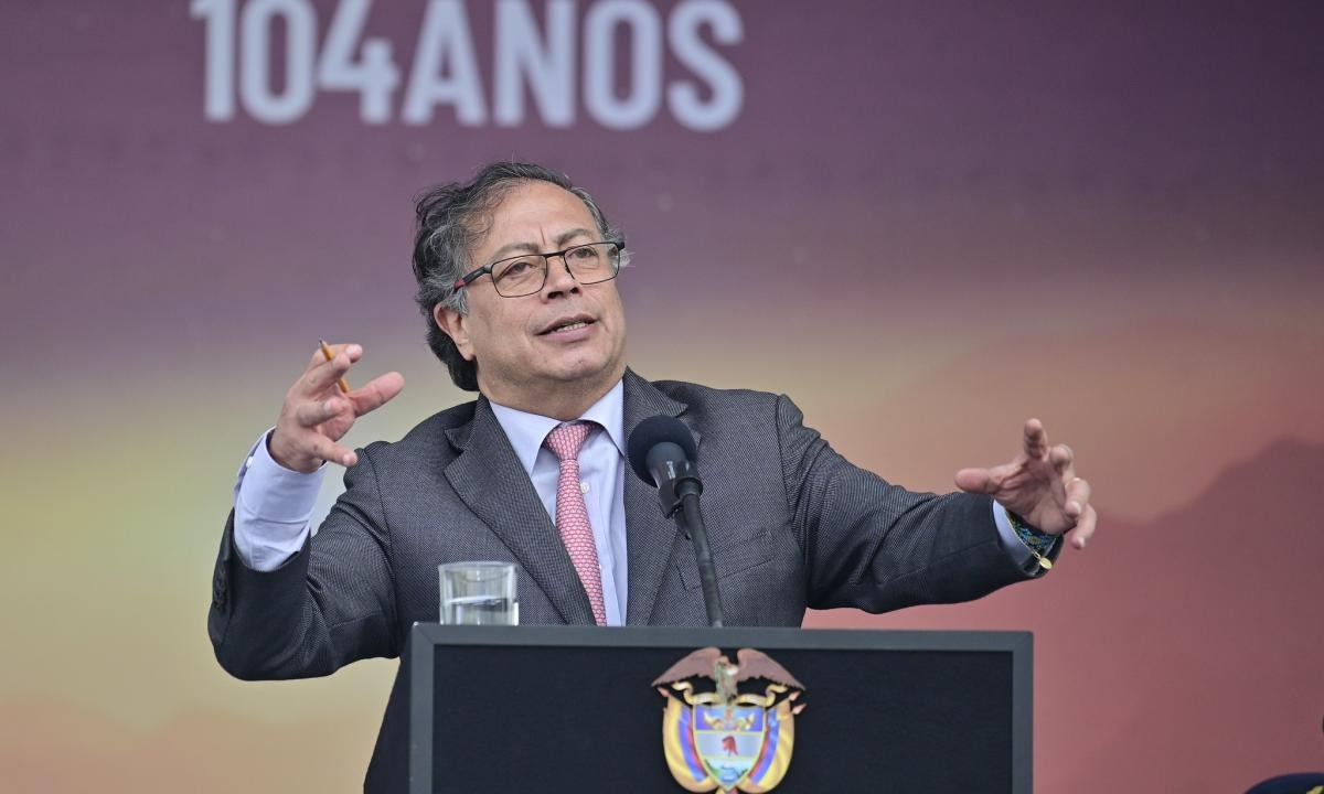 Se 'congelarán' los salarios para funcionarios públicos