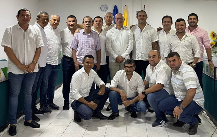 Concejo de Sahagún exalta labor del docente William Caldera Pantoja