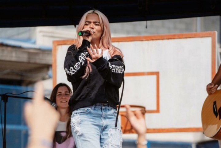Karol G inició su gira con un concierto a las reclusas de la cárcel de Ibagué