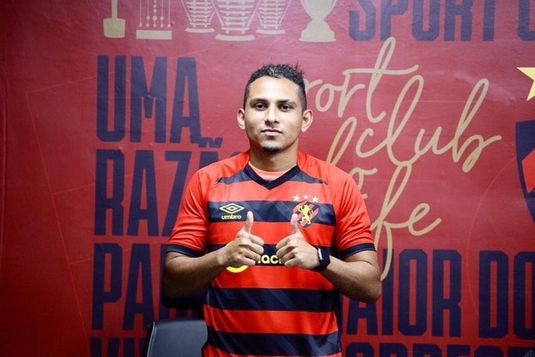 Futbolista Ray Vanegas denuncia agresión de "fanáticos"