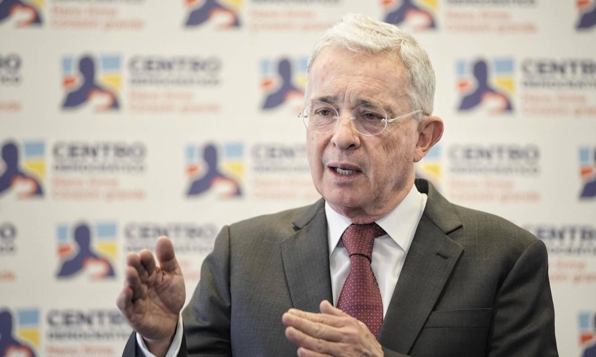 Uribe responde sobre acusaciones de Eduardo Montealegre sobre masacre del Aro