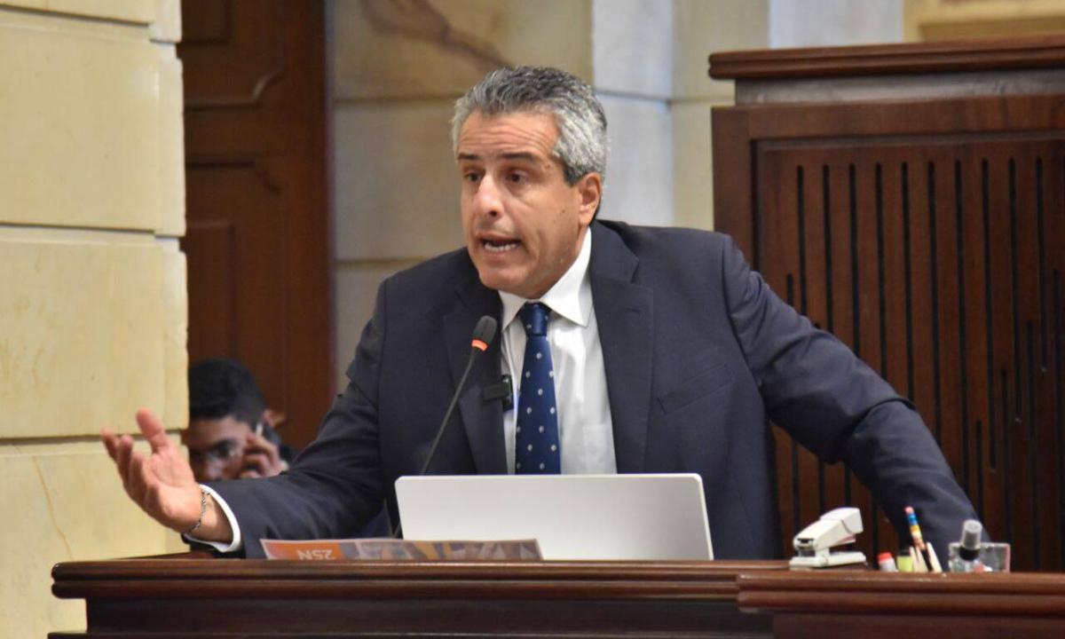 “Los liberales debatimos, no recibimos órdenes”: MinInterior