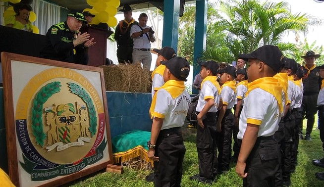 25 niños de la comunidad indígena Zenú, se graduaron como Carabineritos de la Policía Nacional