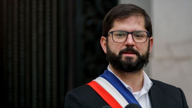 Boric anuncia que expulsará a inmigrantes irregulares de Chile