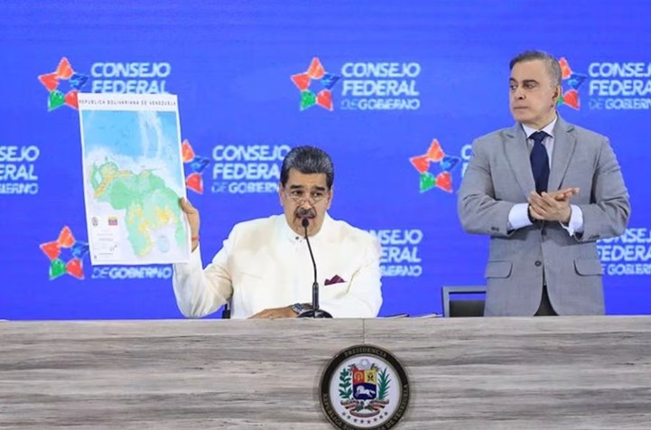 Maduro moviliza al Ejército y anuncia la anexión por ley del Esequibo