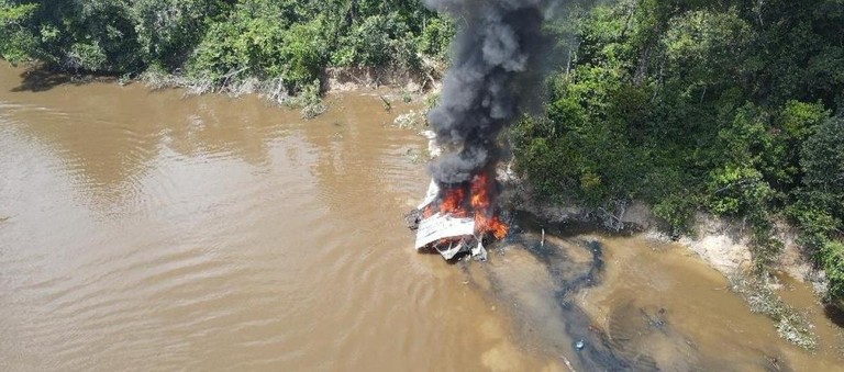 Policía de Colombia y Brasil desmantelan red de minería ilegal en la selva amazónica