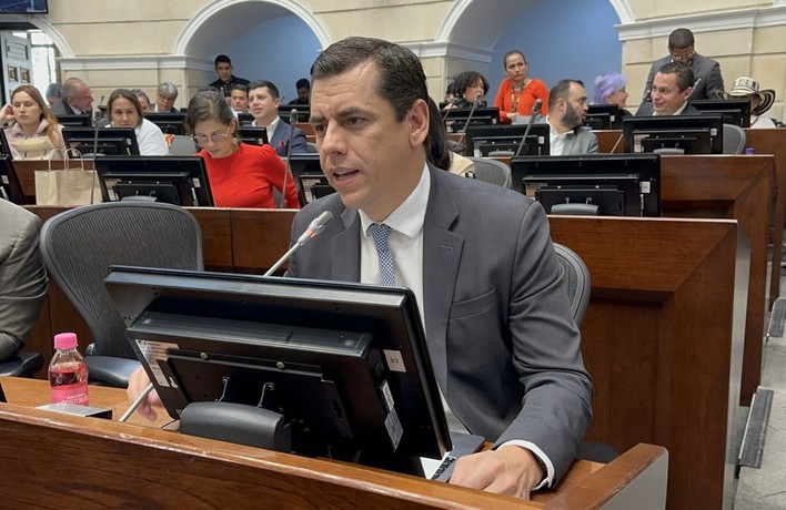 Avanza el proyecto de ley "Vivienda al Alcance de Todos", iniciativa por el senador Julio Elías Vidal