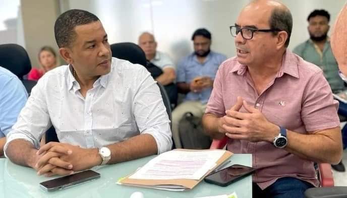 Alcalde Acuña revisó acuerdo de reestructuración