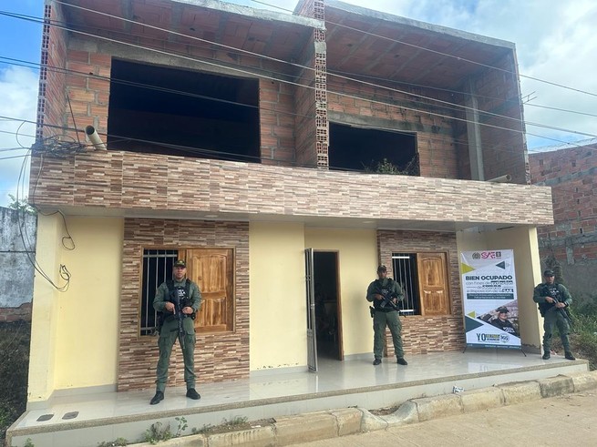 En operación ‘Sócrates’ Gaula de la Policía y Fiscalía, aplican Extinción de Dominio, a bienes de las AGC, por valor de 720 millones de pesos