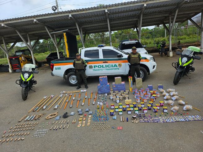 Policía de Tránsito de Montería logra incautación de pólvora y artículos pirotécnicos en la vía Planeta Rica-Montería Km 33   