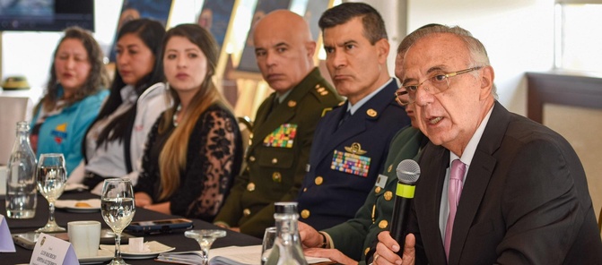 "Eln tiene 38 secuestrados": ministro de Defensa Iván Velásquez