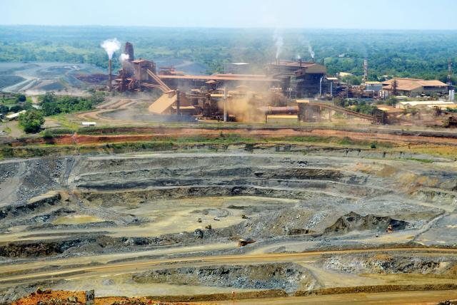 Continúan los bloqueos en Cerro Matoso