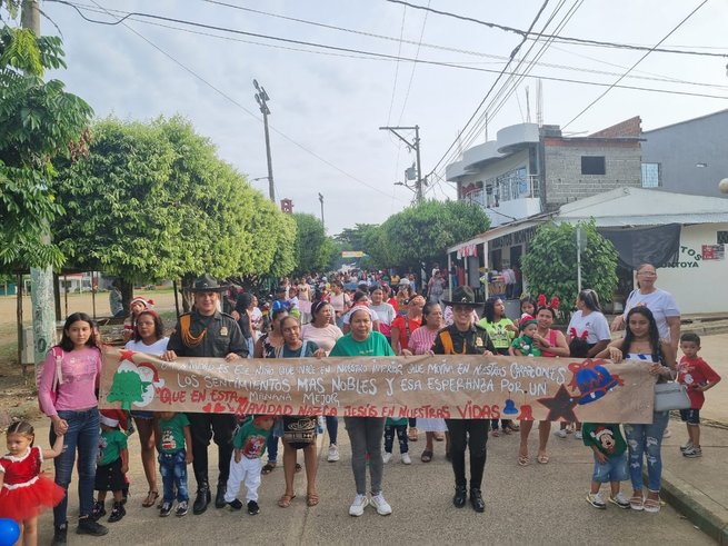 Carabineros de Córdoba lideran campaña de prevención con niños de la primera infancia en Puerto Escondido