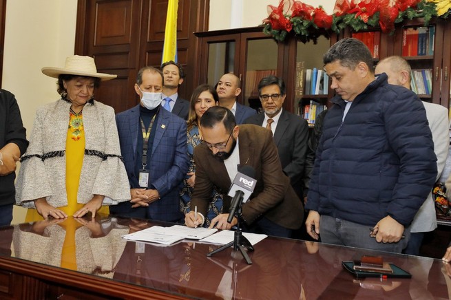 Gobierno Petro radica proyecto para crear empresa estatal de minería