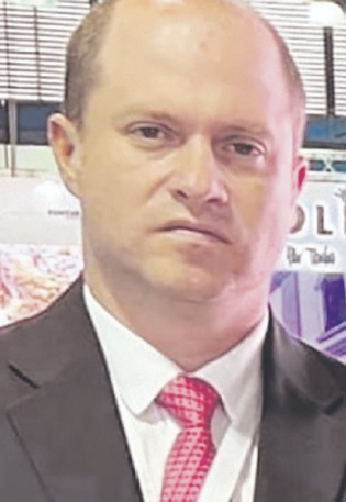 Revocan orden de arresto contra el gobernador