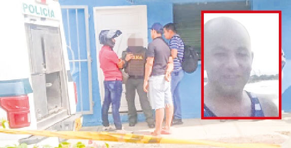 Se habría disparado en la boca