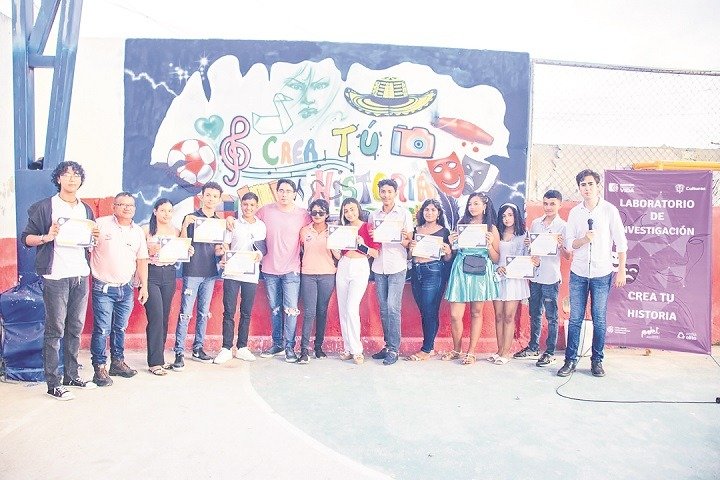 Jóvenes de Los Palmitos exploran la política a través del arte y la cultura