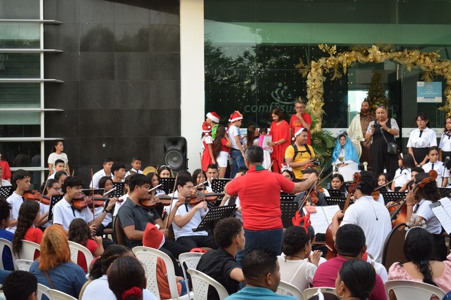 Niños y niñas disfrutaron el primer día de novenas navideñas en Comfasucre