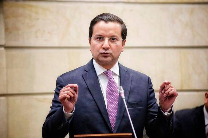 El senador David Luna y su familia fueron víctimas de robo
