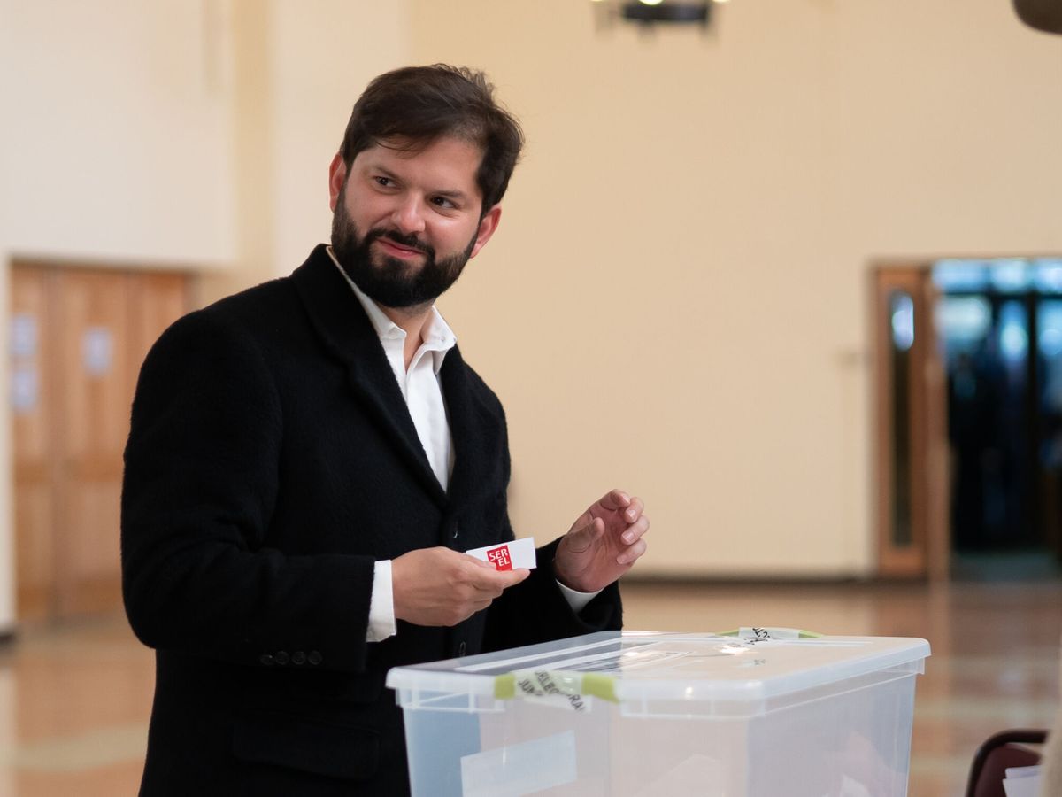 "Nuestro país seguirá con la Constitución vigente": Boric