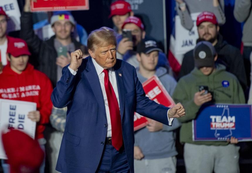 Expulsan a Trump de la primarias por su rol en el asalto al Capitolio