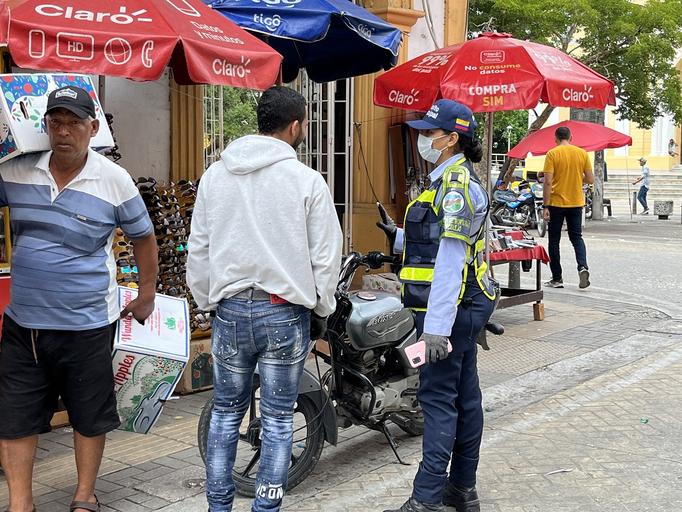Comerciantes piden mano dura ante el caos y el desorden