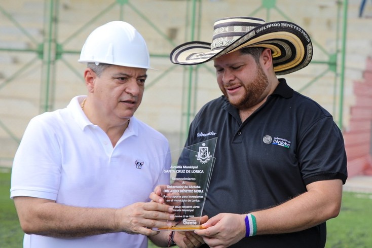 Gobernador recibe reconocimiento por parte de la alcaldía de Lorica