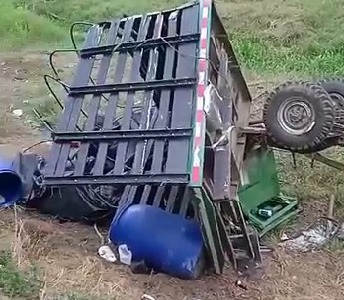 Camión de leche se salió de la vía