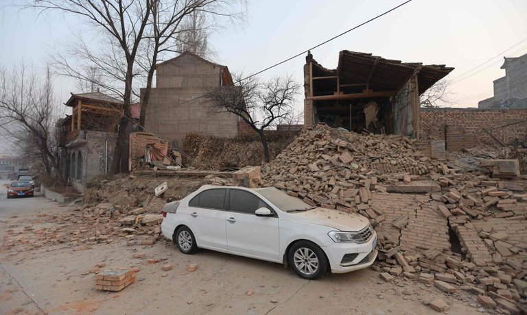 Siguen aumentando las víctimas por el sismo