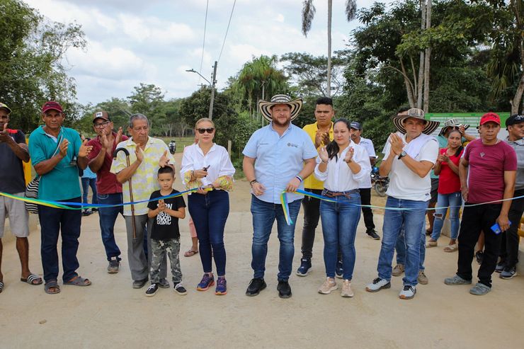 Gobernador entregó puente en San Carlos