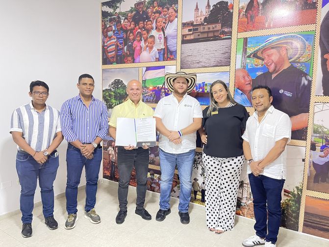 Gobernador recibió reconocimiento por parte la Federación Comunal de Córdoba