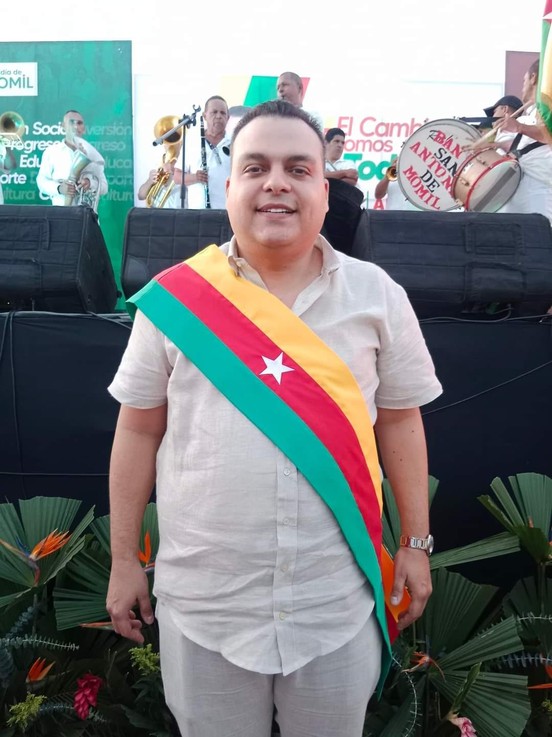 Efrén Puche se posesionó como alcalde de Momil
