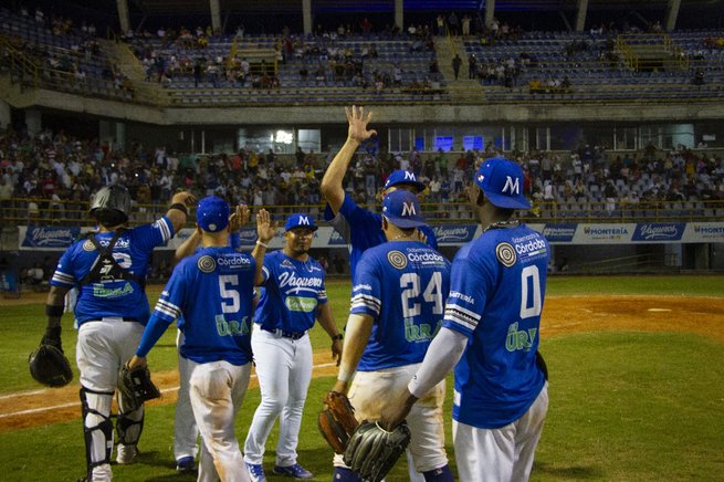 Vaqueros va por el golpe final