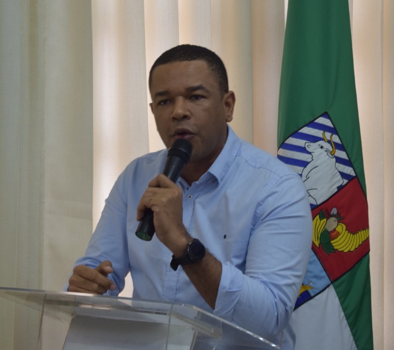 Alcalde insiste en el fútbol profesional y le puso fecha a la apertura del estadio de béisbol