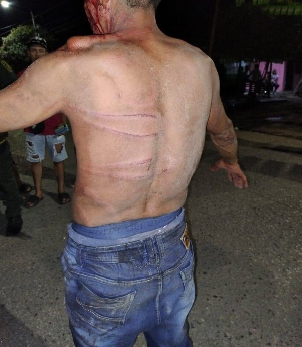 Policía lo habría agredido