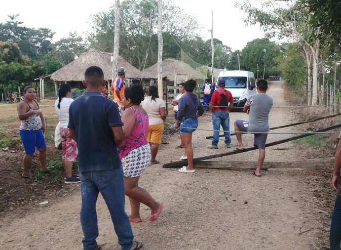 Habitantes protestan por incumplimientos