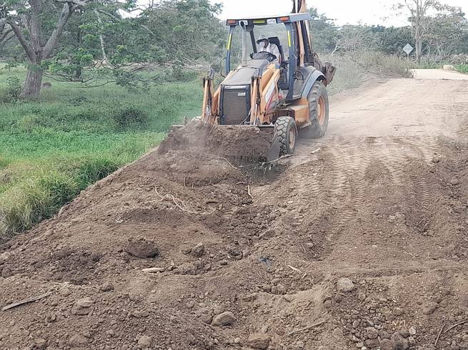 Alcaldía realiza trabajos conjuntos para habilitar la vía