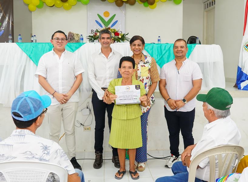 Entregaron créditos a campesinos sucreños