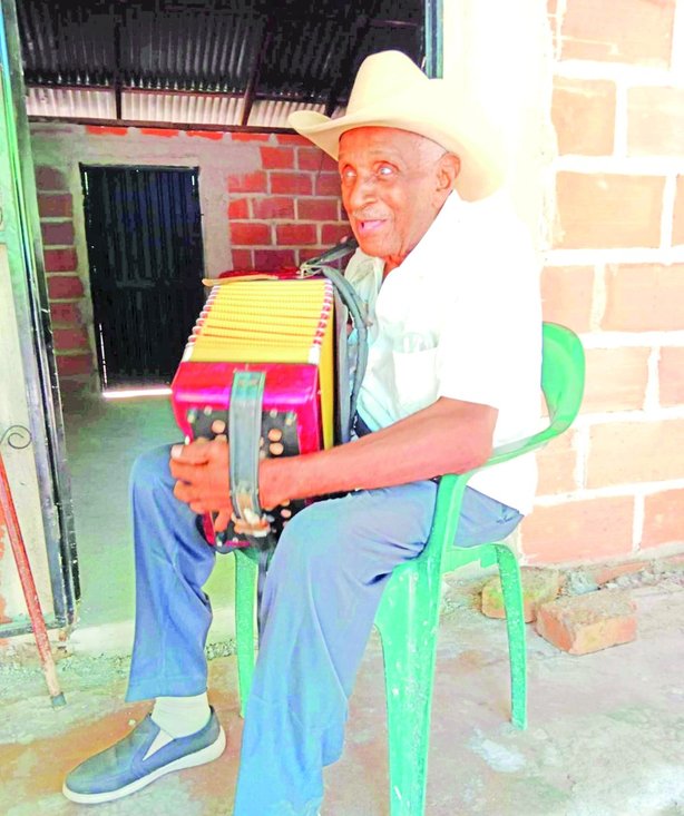 Náfer Durán gloria del folclor vallenato, aspira a sumar 100 años, pero no de soledad