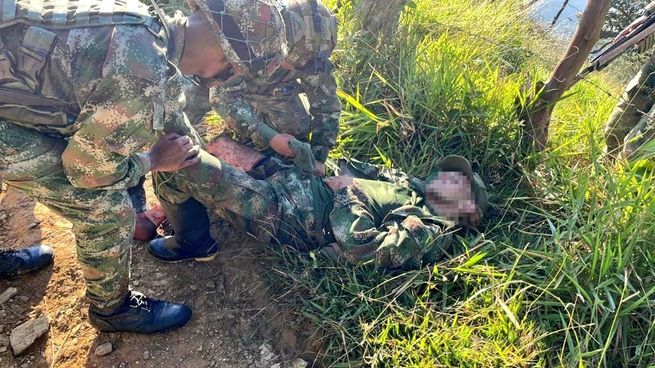 Un muerto y tres heridos dejó combate entre el Ejército y las disidencias de la Farc