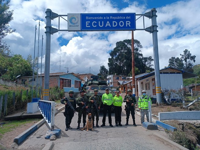 Colombia envía a tropas a proteger las fronteras con Ecuador