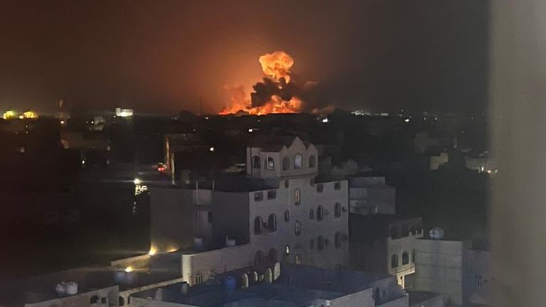EE.UU. y Reino Unido lanzaron bombardeos contra los hutíes respaldados por Irán