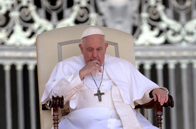 “Me gustaría leer todo el discurso, pero tengo un problema, un poco de bronquitis”: Papa Francisco