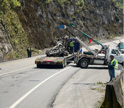 Retiran el carrotanque que explotó en Quebrada Blanca