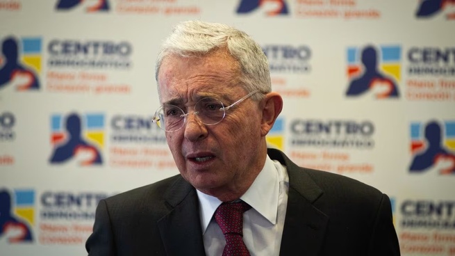 Fiscal Víctor Salcedo se declara impedido en el caso Uribe