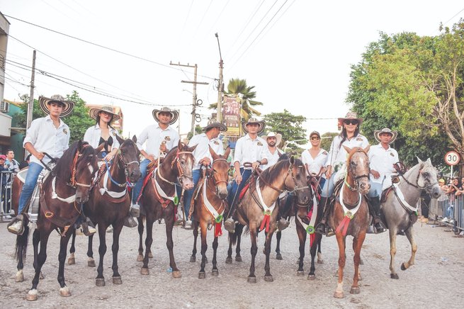 Elegancia a galope Caballistas desfilaron las calles