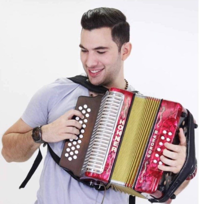 El acordeonero venezolano 'Tavo' Montiel prepara gira internacional